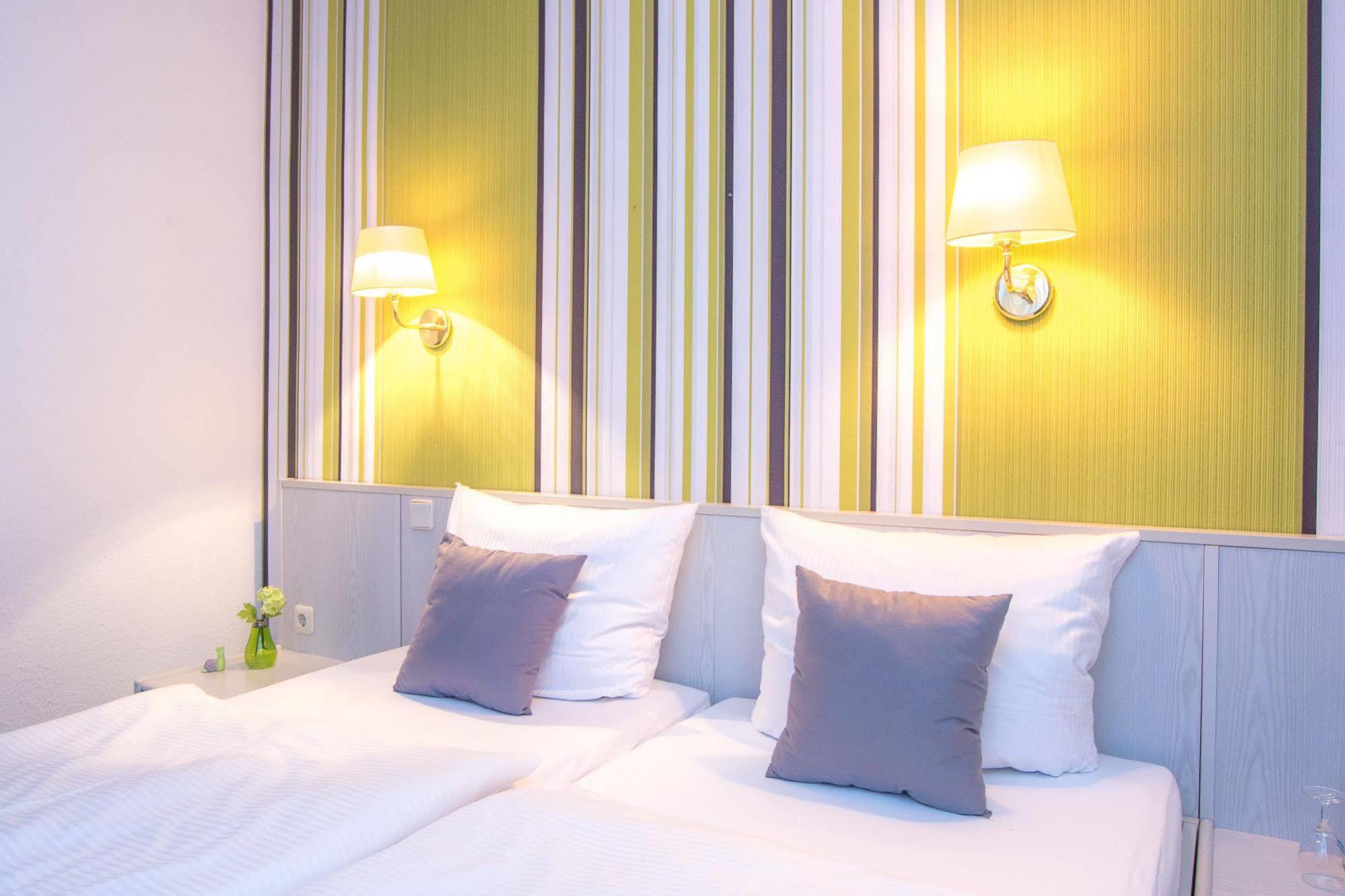 Hotel Weide Satow Extérieur photo